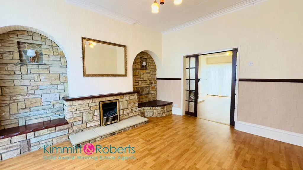3 Bedroom House - Mid Terrace