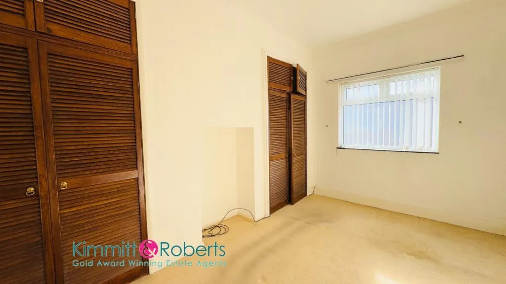 3 Bedroom House - Mid Terrace