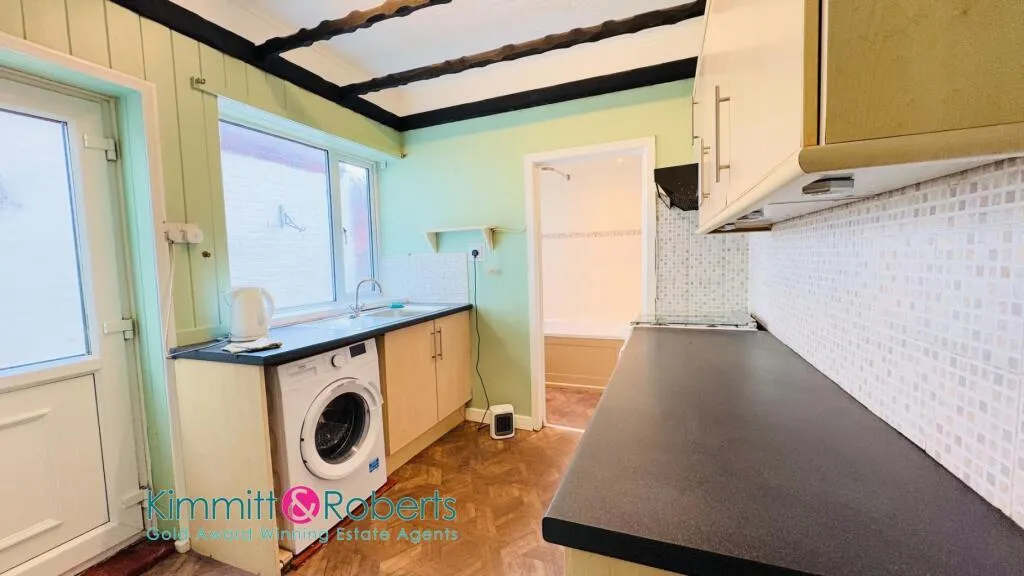 3 Bedroom House - Mid Terrace