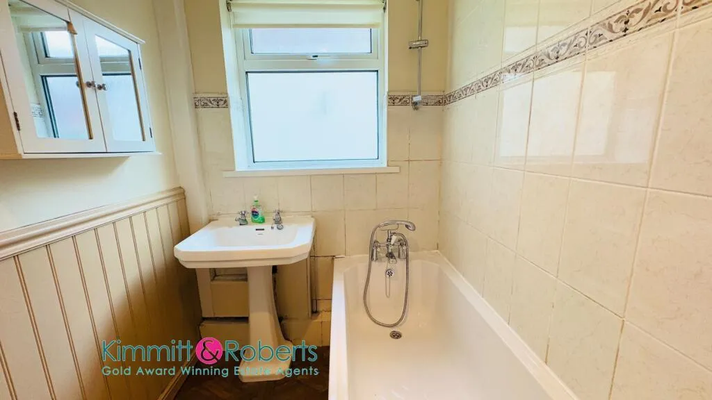 3 Bedroom House - Mid Terrace