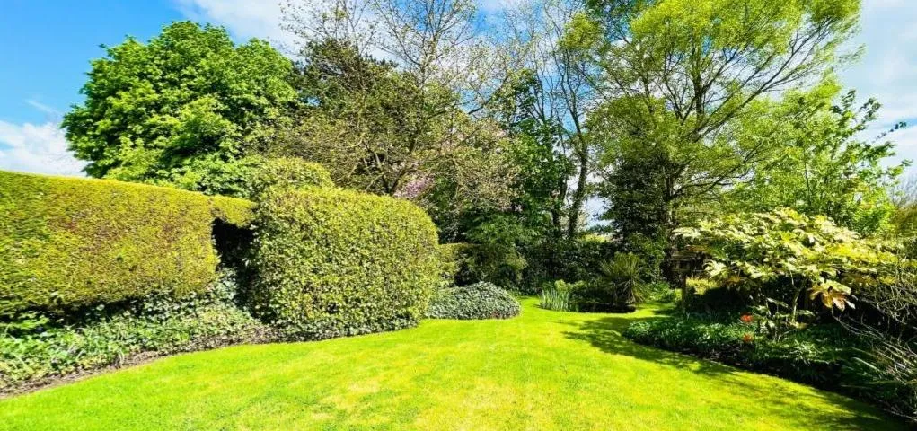 5 Bedroom House - End Terrace