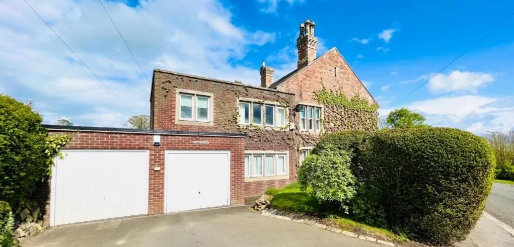 5 Bedroom House - End Terrace