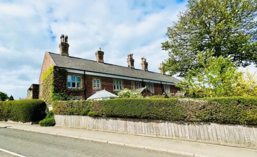5 Bedroom House - End Terrace