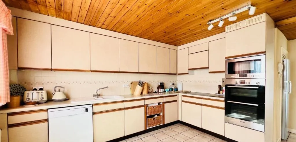 5 Bedroom House - End Terrace