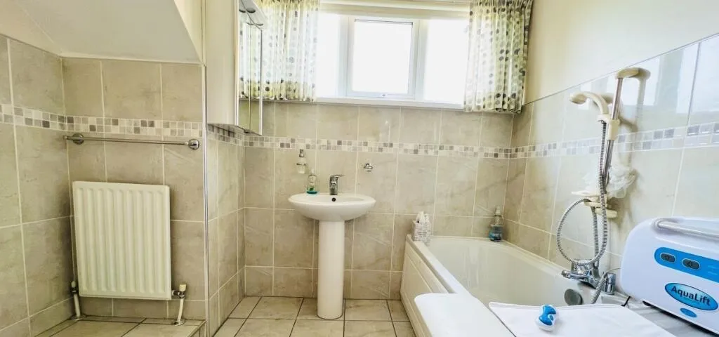 5 Bedroom House - End Terrace