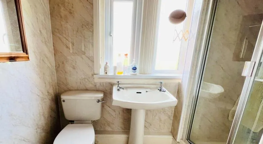 5 Bedroom House - End Terrace