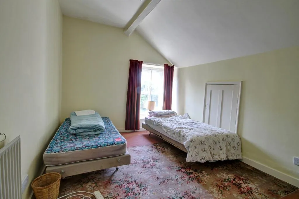 5 Bedroom House - Semi-Detached