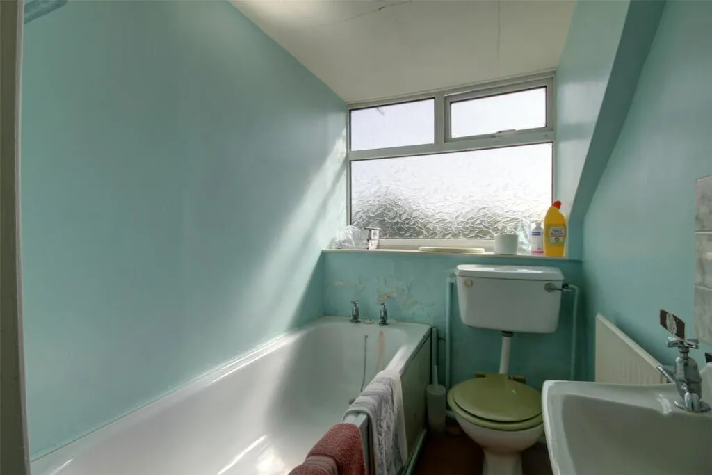 5 Bedroom House - Semi-Detached