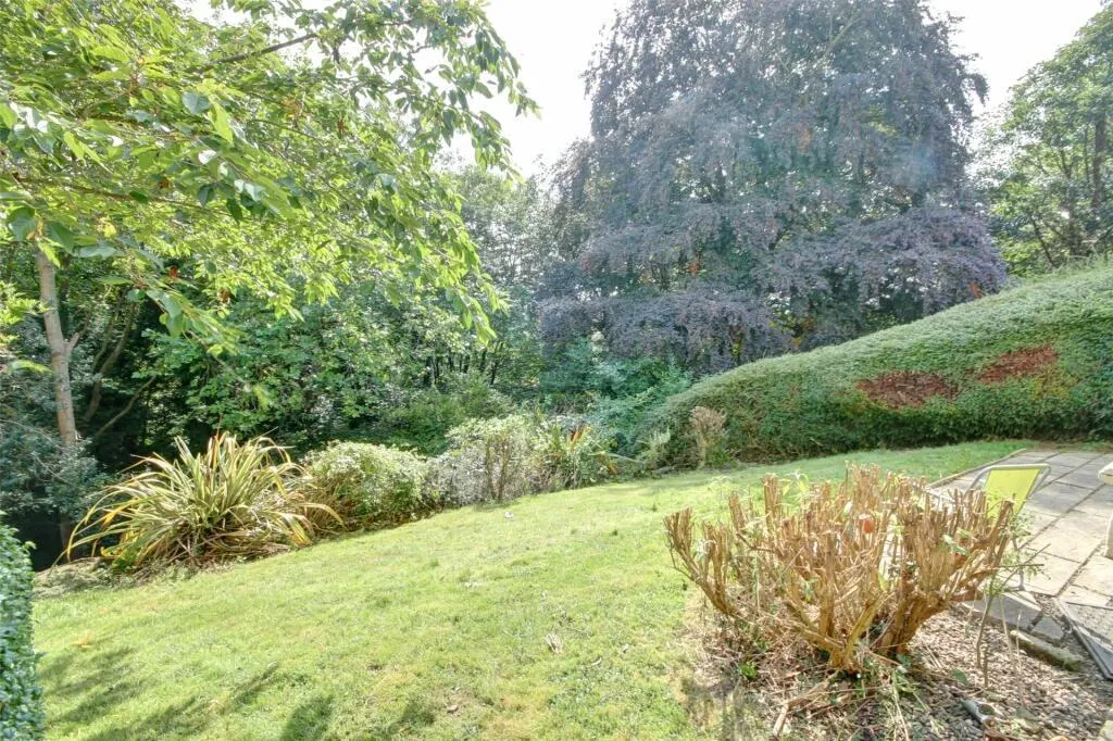 5 Bedroom House - Semi-Detached