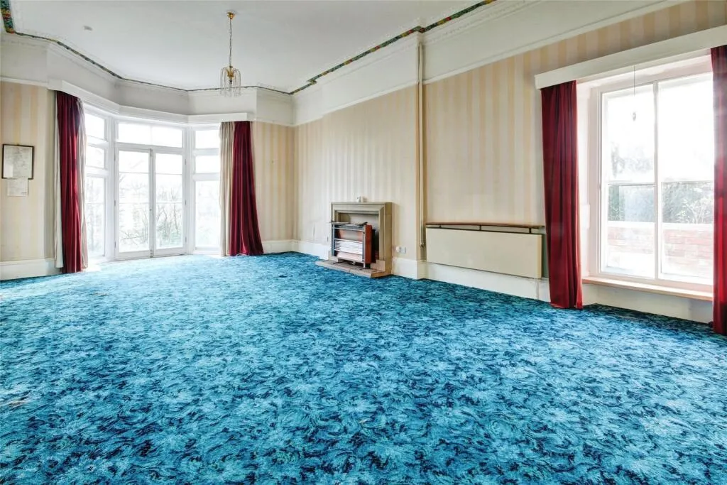 5 Bedroom House - Semi-Detached