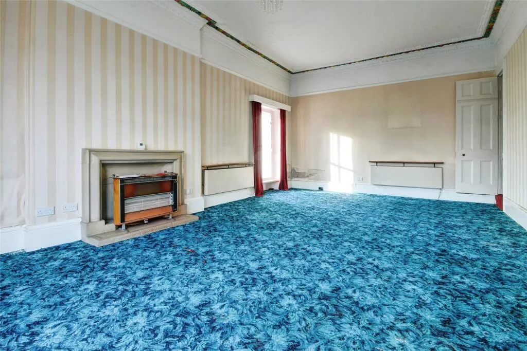 5 Bedroom House - Semi-Detached