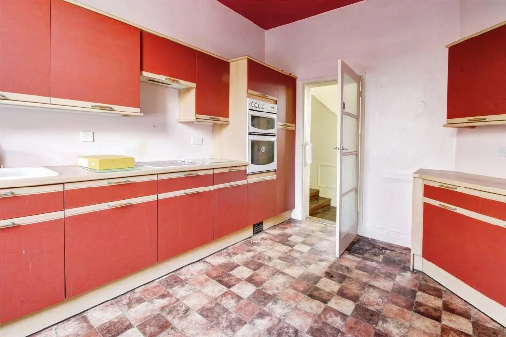 5 Bedroom House - Semi-Detached