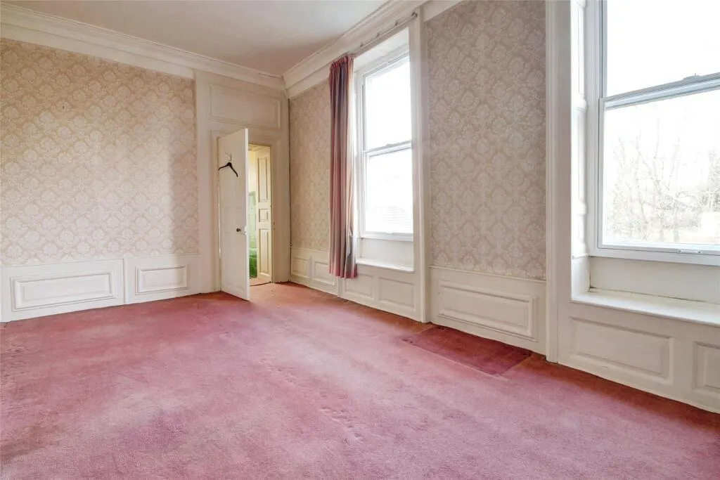5 Bedroom House - Semi-Detached