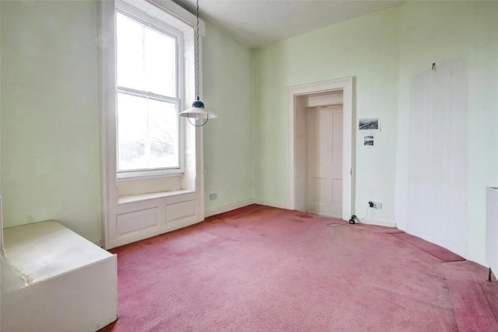 5 Bedroom House - Semi-Detached