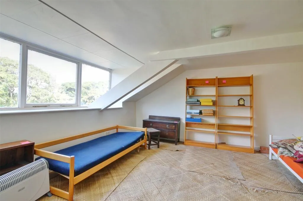 5 Bedroom House - Semi-Detached