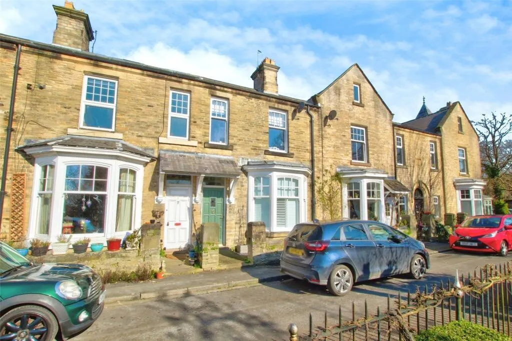 3 Bedroom House - Mid Terrace