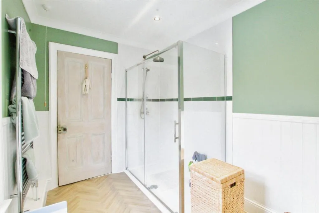 3 Bedroom House - Mid Terrace