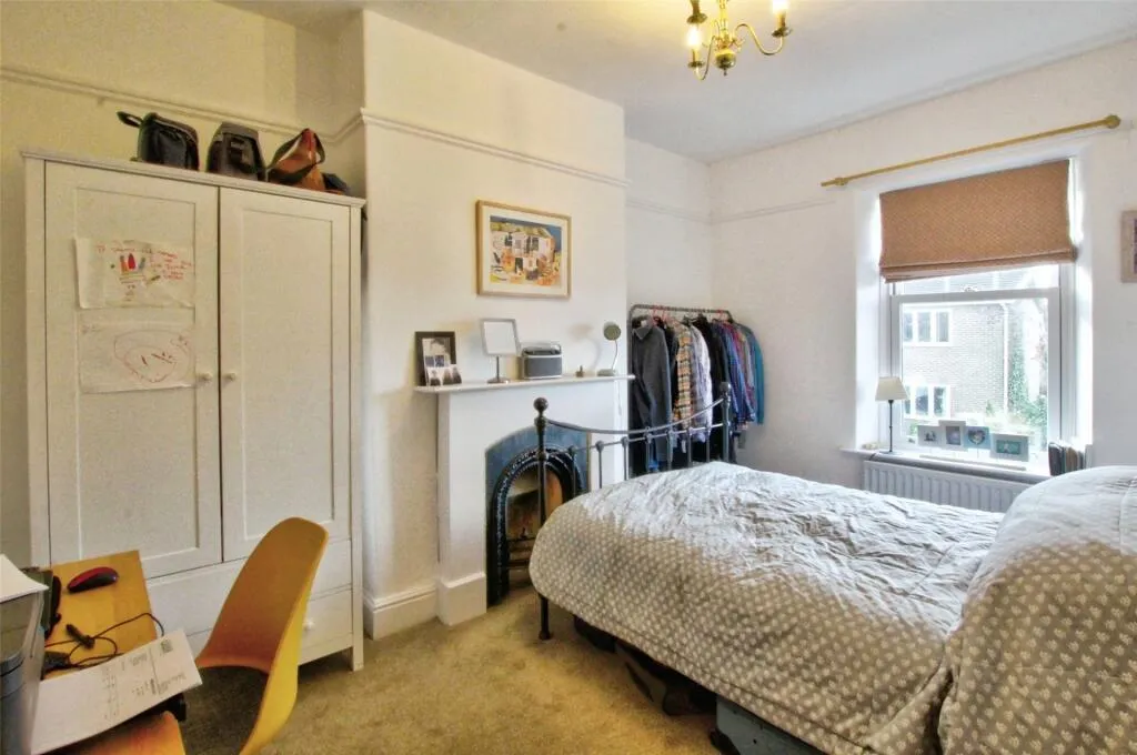 3 Bedroom House - Mid Terrace