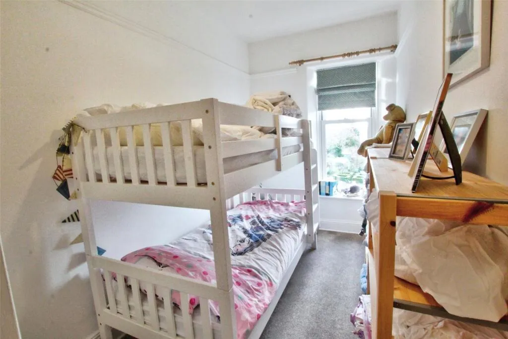 3 Bedroom House - Mid Terrace