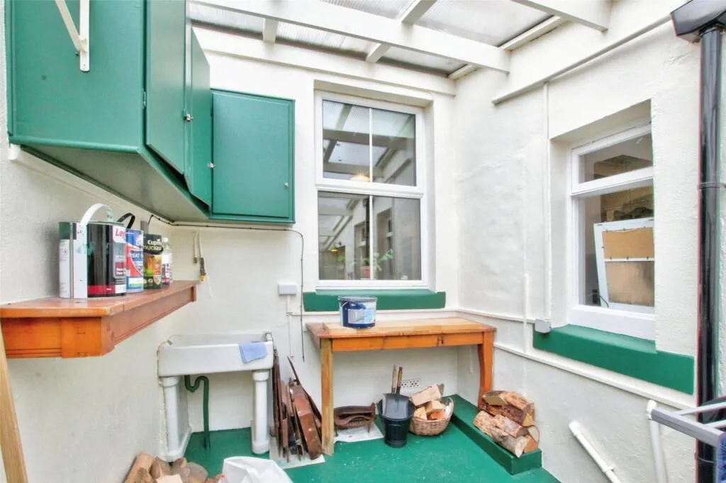 3 Bedroom House - Mid Terrace