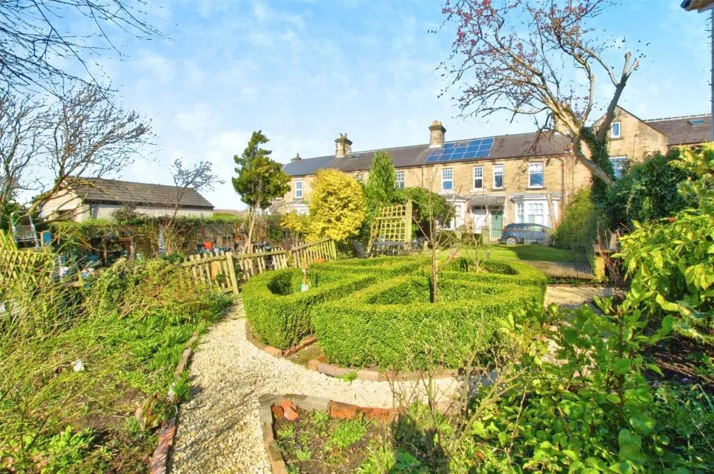 3 Bedroom House - Mid Terrace