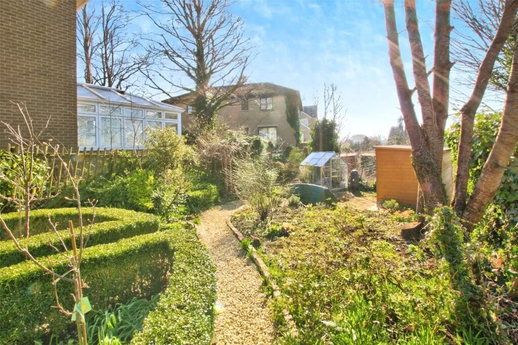 3 Bedroom House - Mid Terrace