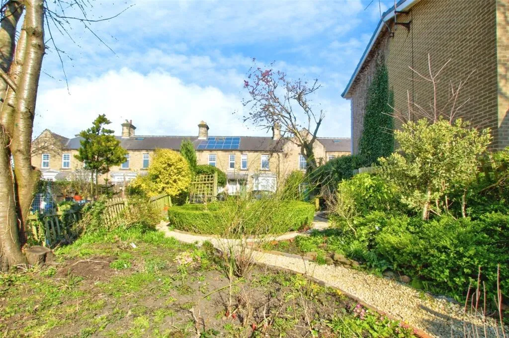 3 Bedroom House - Mid Terrace