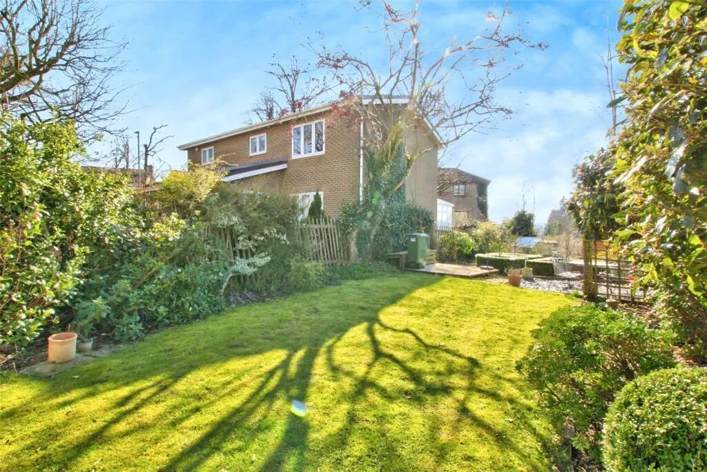 3 Bedroom House - Mid Terrace