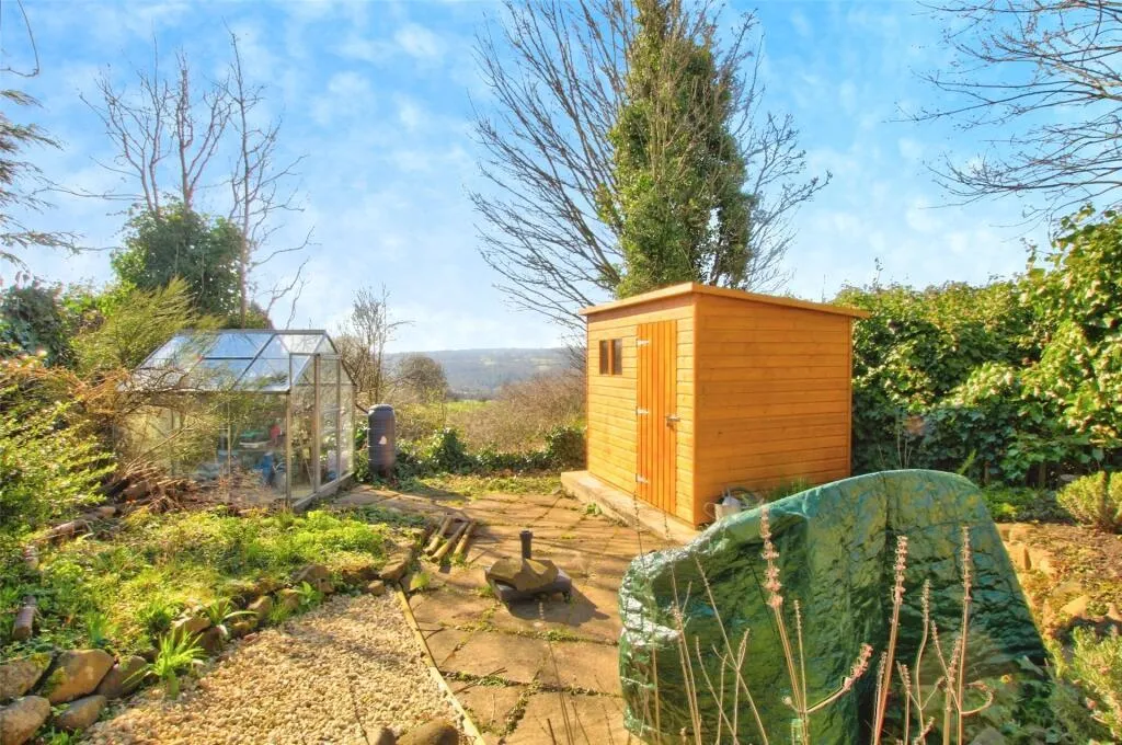 3 Bedroom House - Mid Terrace