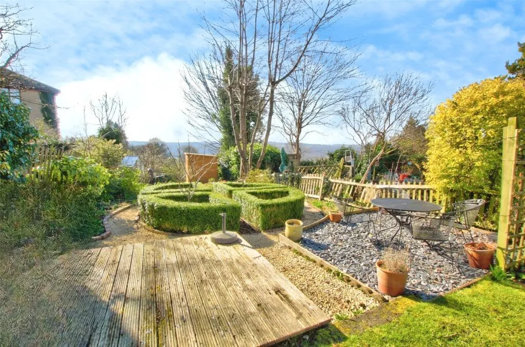 3 Bedroom House - Mid Terrace