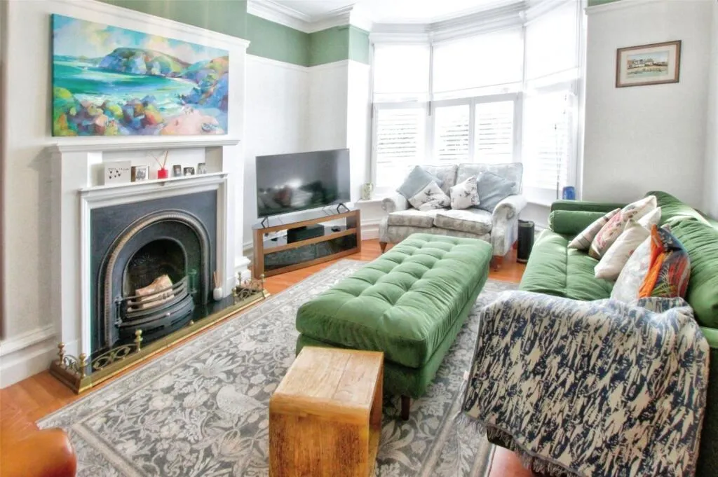 3 Bedroom House - Mid Terrace