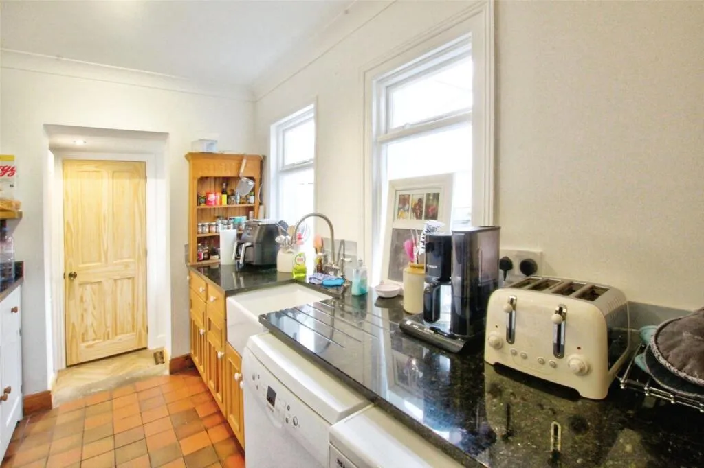 3 Bedroom House - Mid Terrace