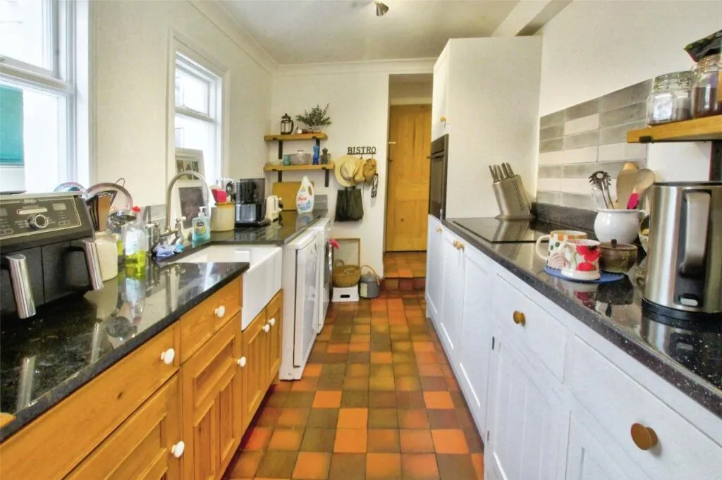 3 Bedroom House - Mid Terrace
