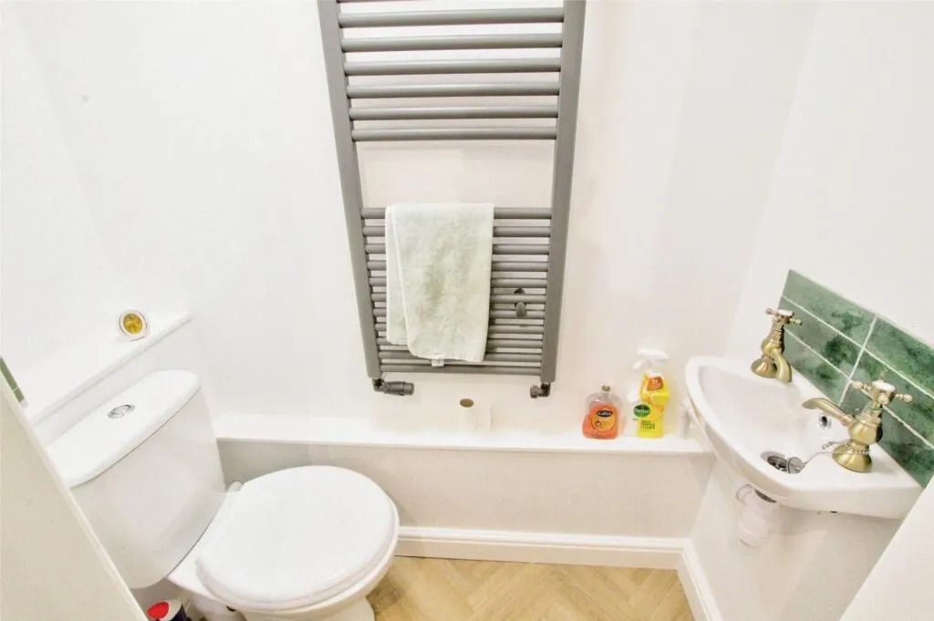 3 Bedroom House - Mid Terrace