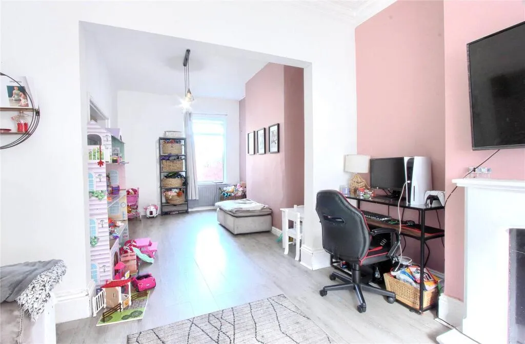 2 Bedroom House - Mid Terrace