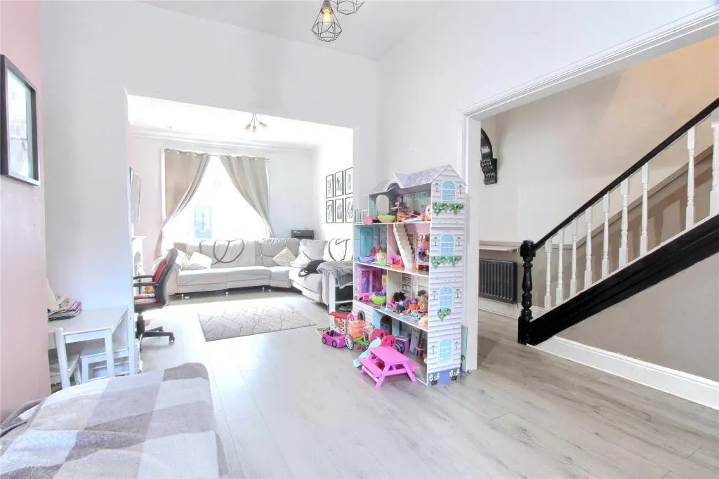 2 Bedroom House - Mid Terrace
