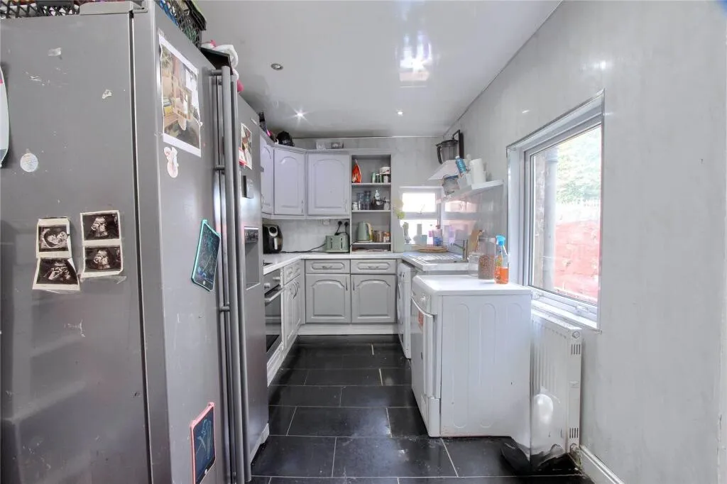 2 Bedroom House - Mid Terrace