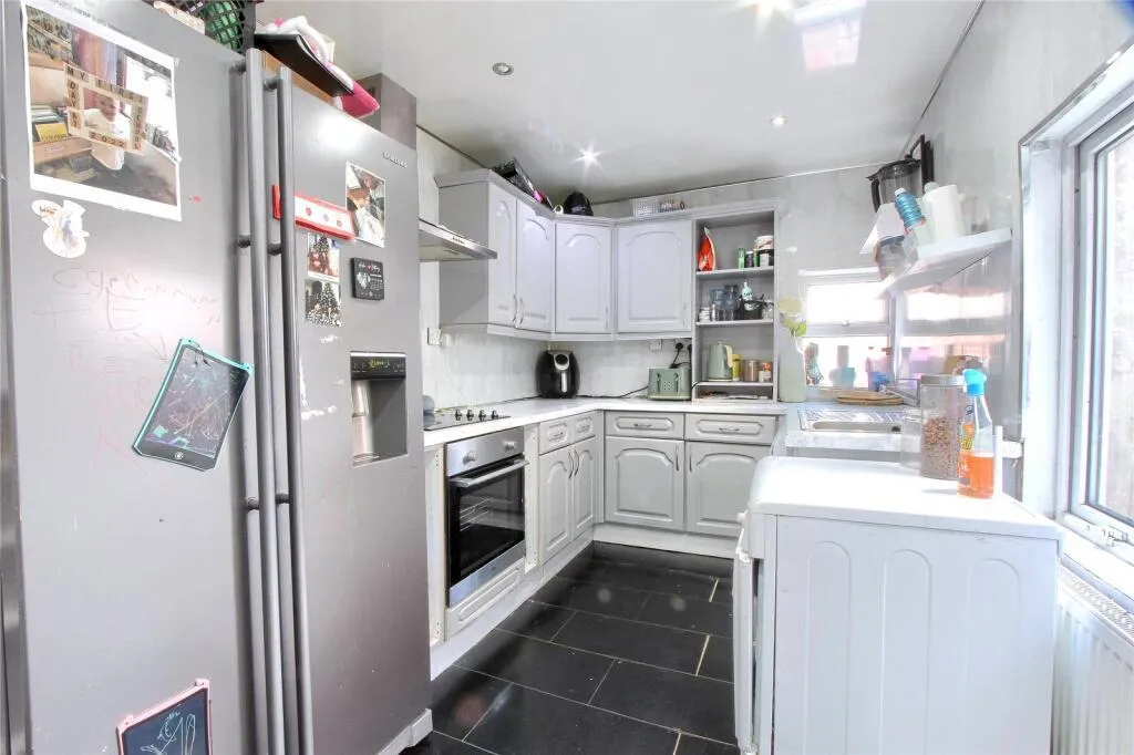 2 Bedroom House - Mid Terrace