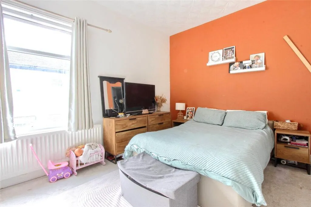 2 Bedroom House - Mid Terrace