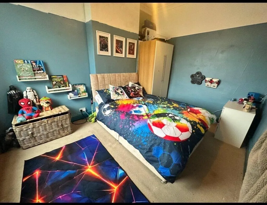 2 Bedroom House - Mid Terrace