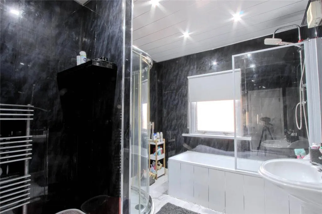 2 Bedroom House - Mid Terrace