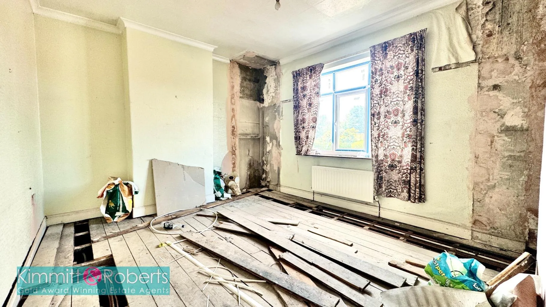 3 Bedroom House - Mid Terrace