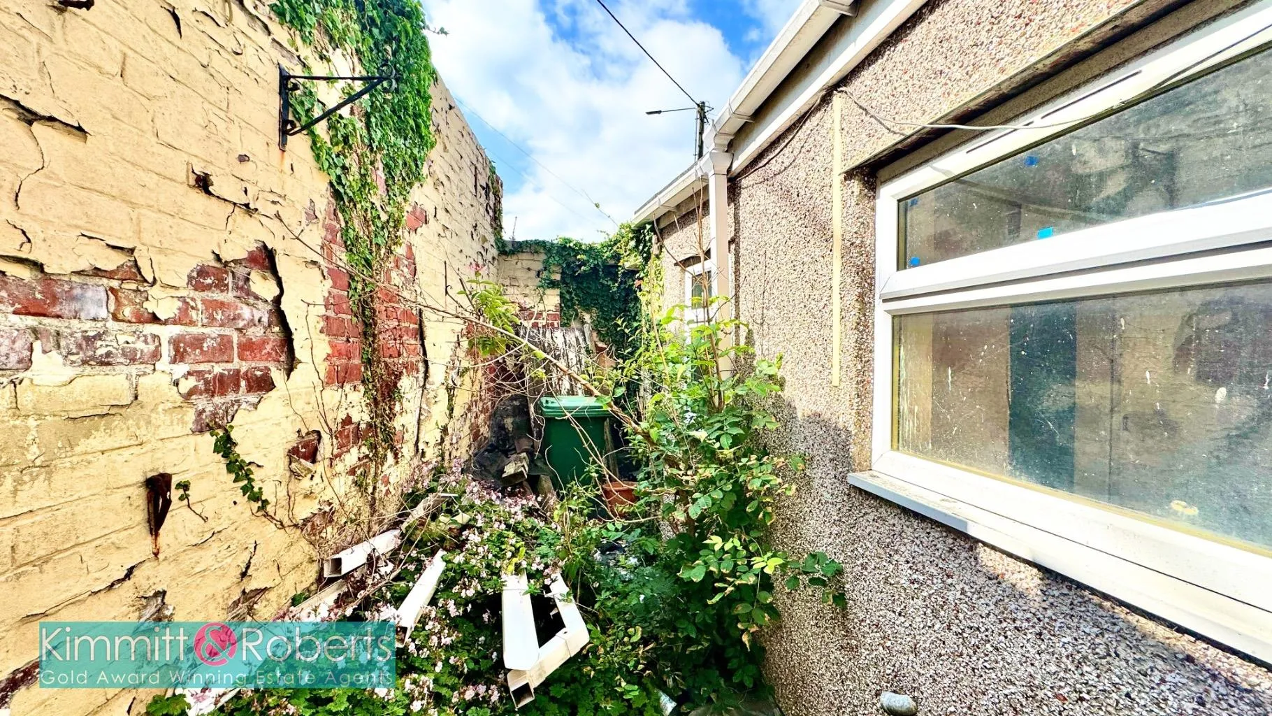 3 Bedroom House - Mid Terrace
