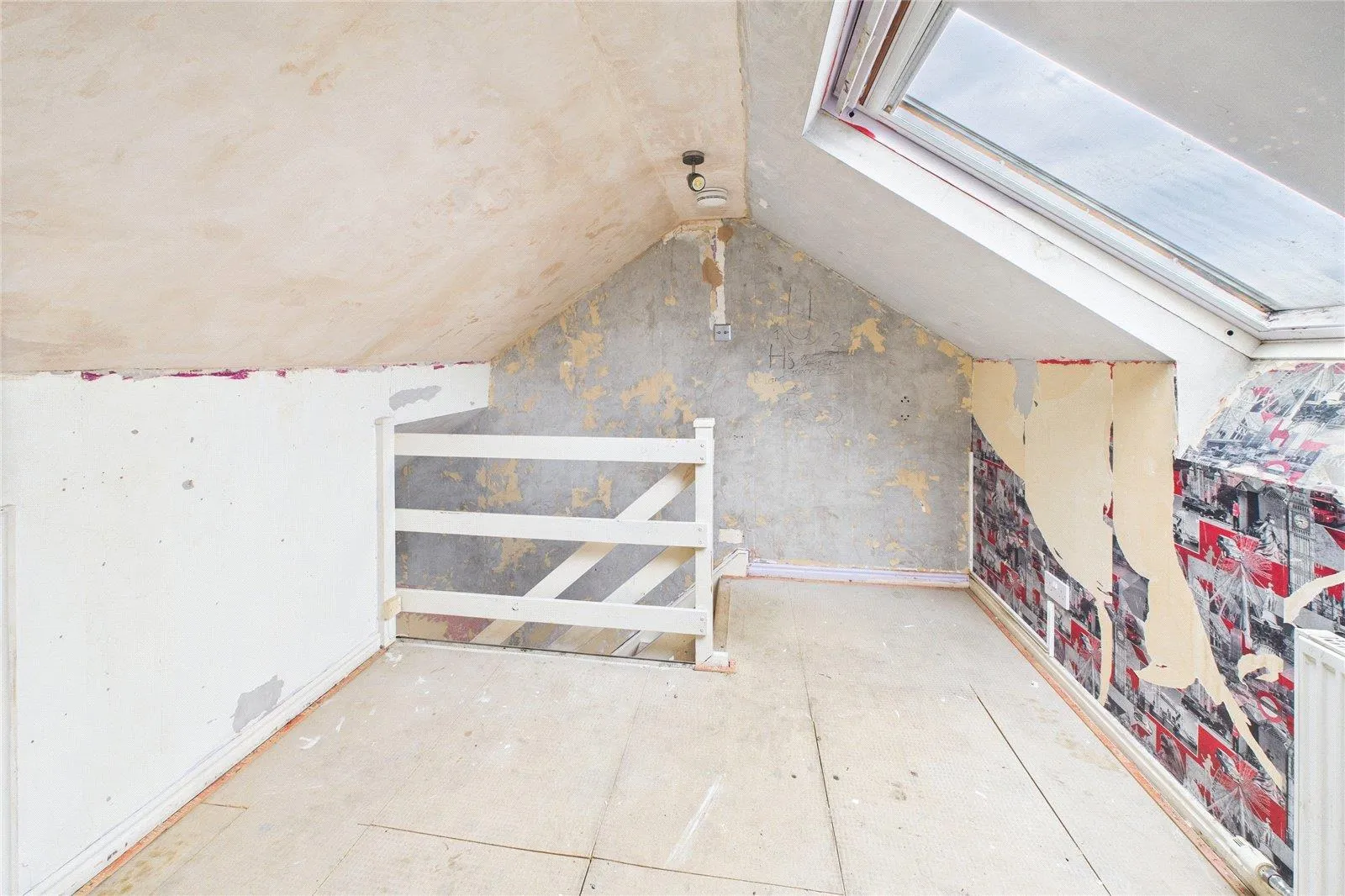 2 Bedroom House - Mid Terrace