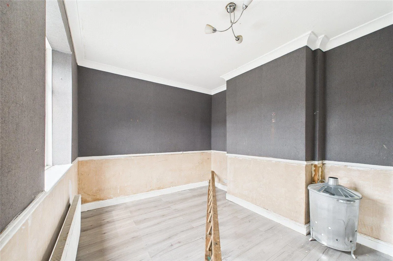 2 Bedroom House - Mid Terrace