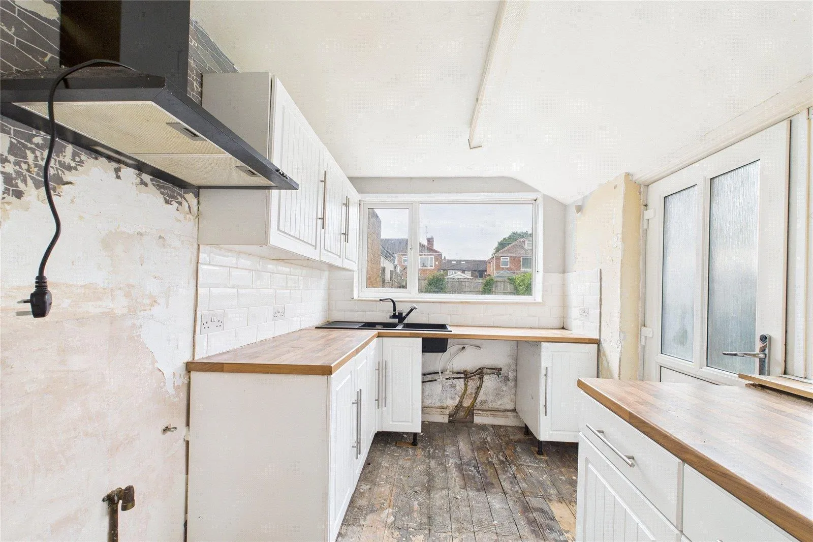 2 Bedroom House - Mid Terrace