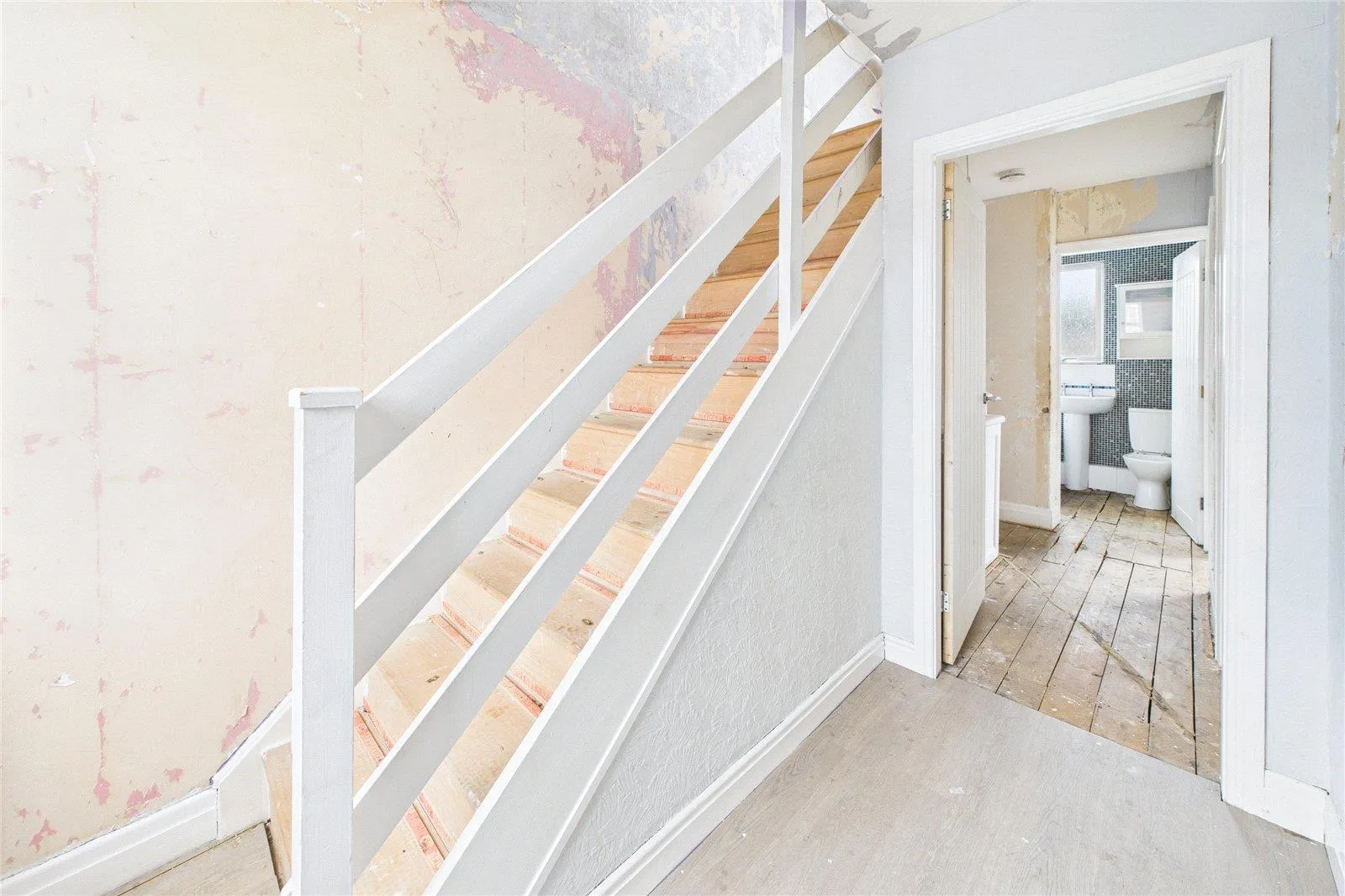 2 Bedroom House - Mid Terrace