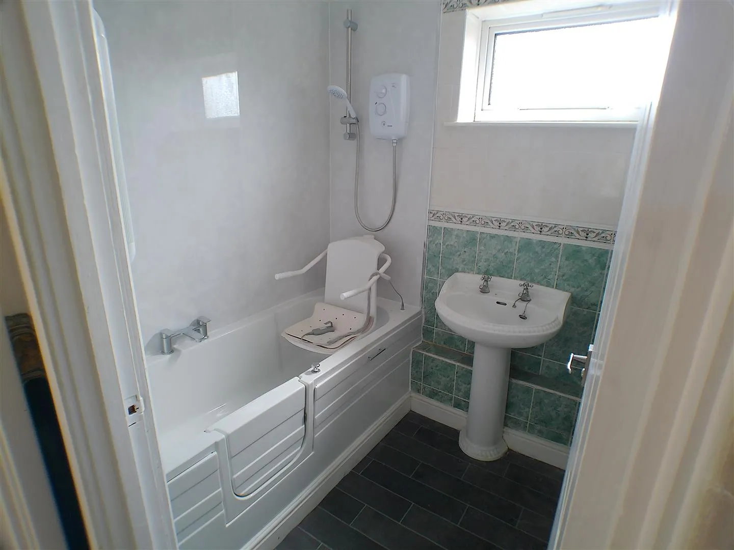 3 Bedroom House - Mid Terrace