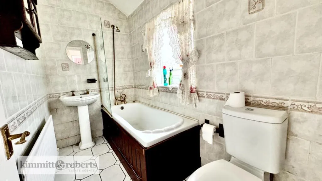 2 Bedroom House - Terraced