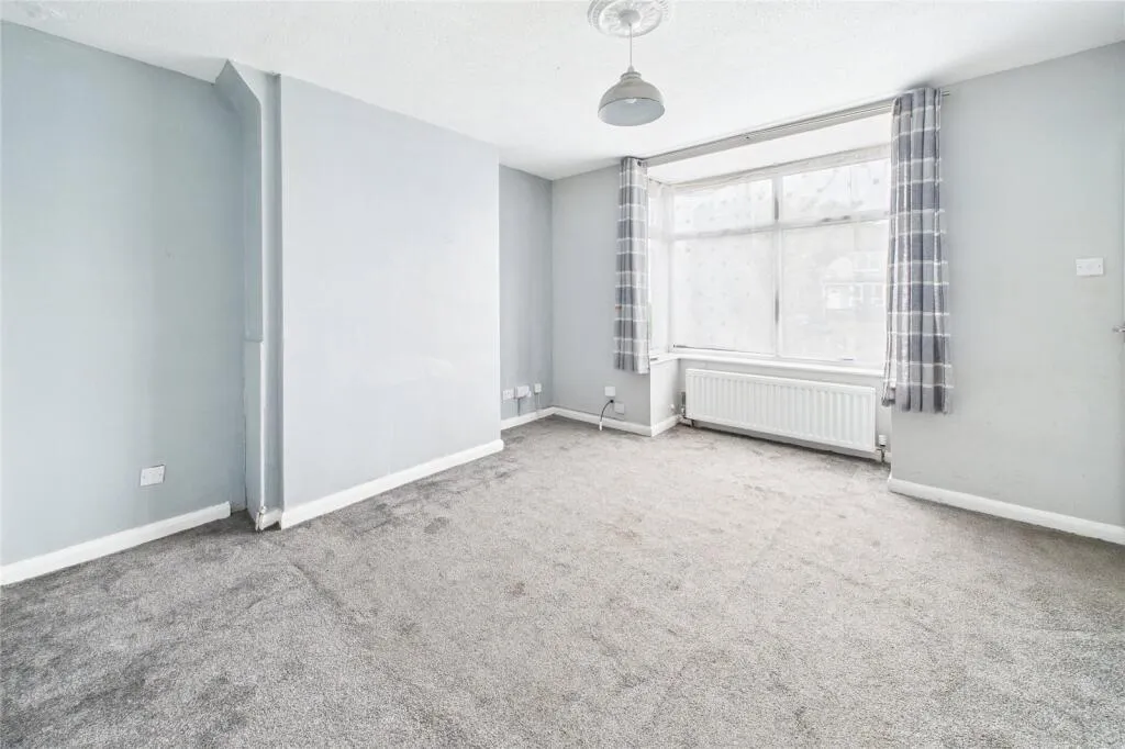 3 Bedroom House - Mid Terrace